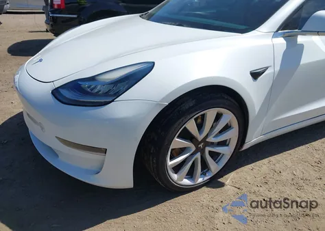 2018 Tesla Model 3 Long Range/Mid Range из США, поврежденный, VIN 5YJ3E1EA3JF048858